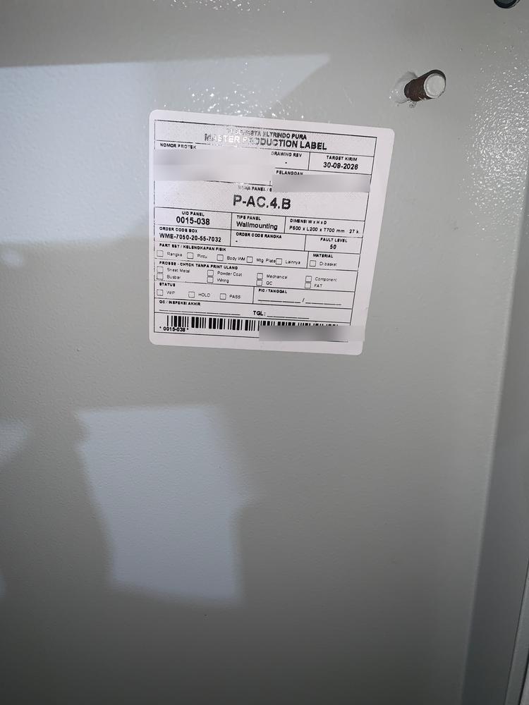 Stiker Master Production Label di dalam pintu panel