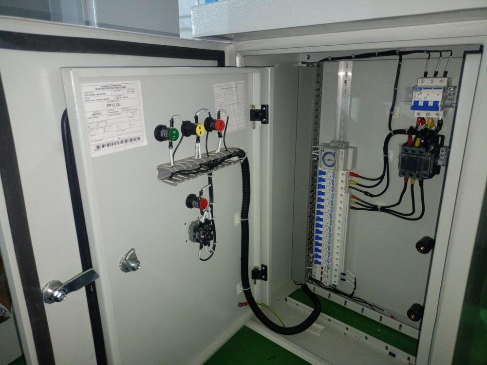 Wiring di balik pintu panel